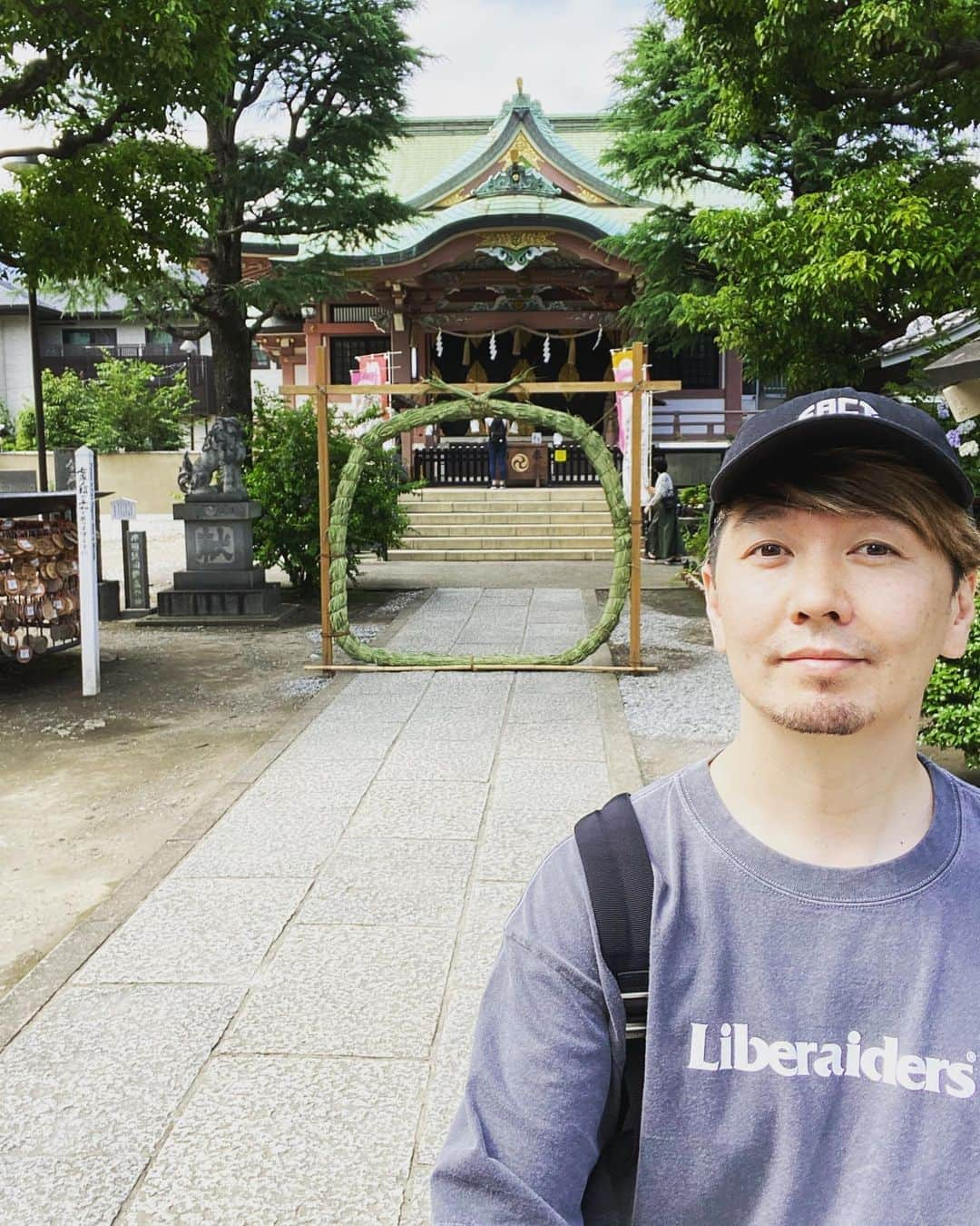 SHOCK EYEさんのインスタグラム写真 - (SHOCK EYEInstagram)「お久しぶりの今戸神社⛩ 本殿のとこで、白い猫ちゃんがお昼寝。 一気に癒されたよ^_^ #縁結び #今戸神社 #招き猫 #招 #マスク着用 #写真の時だけ外してます #恋つづ」6月29日 15時00分 - shockeye_official