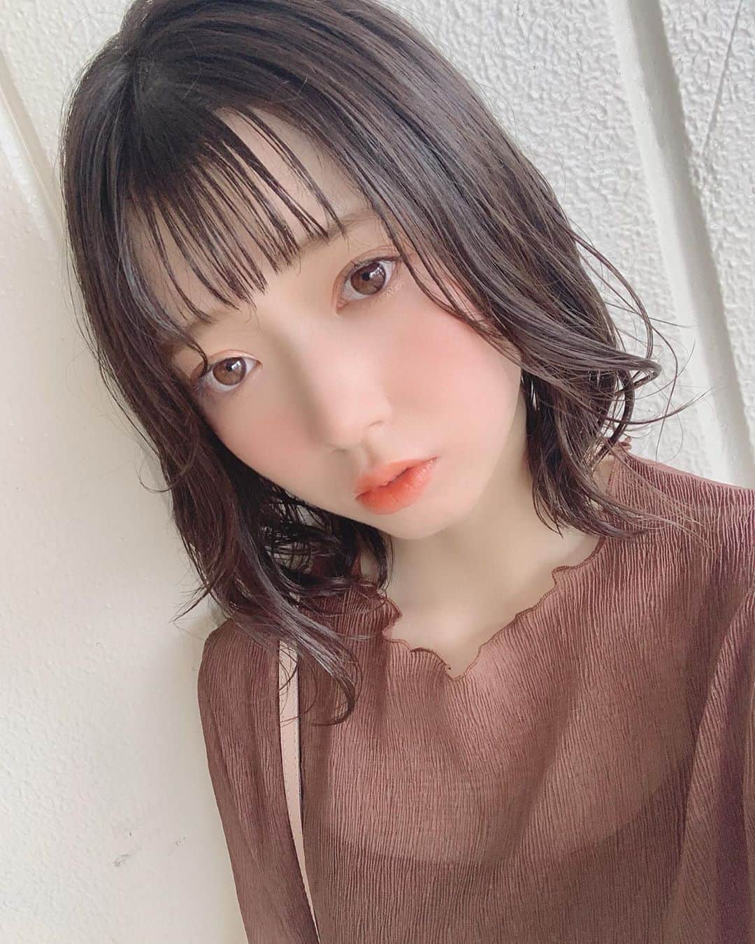 山岸理子のインスタグラム：「* 数ヶ月ぶりの美容院！！ 少しだけカットしてきました☺︎‪✂︎‬ ・ ・ ・ ・ #tsubaki_factory #山岸理子 #美容院 #カット #前髪短め #エアリー #ゆるふわ巻き」