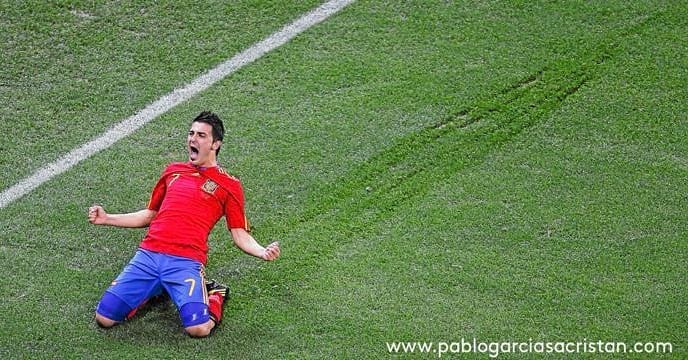 ダビド・ビジャさんのインスタグラム写真 - (ダビド・ビジャInstagram)「10 años de la victoria contra Portugal. Contadme, cuál es vuestro recuerdo de aquel partido? 🏆🥇⚽✌ #campeonesdelmundo #worldcup2010 📸  @pablo_garcia_sacristan」6月29日 15時43分 - davidvilla