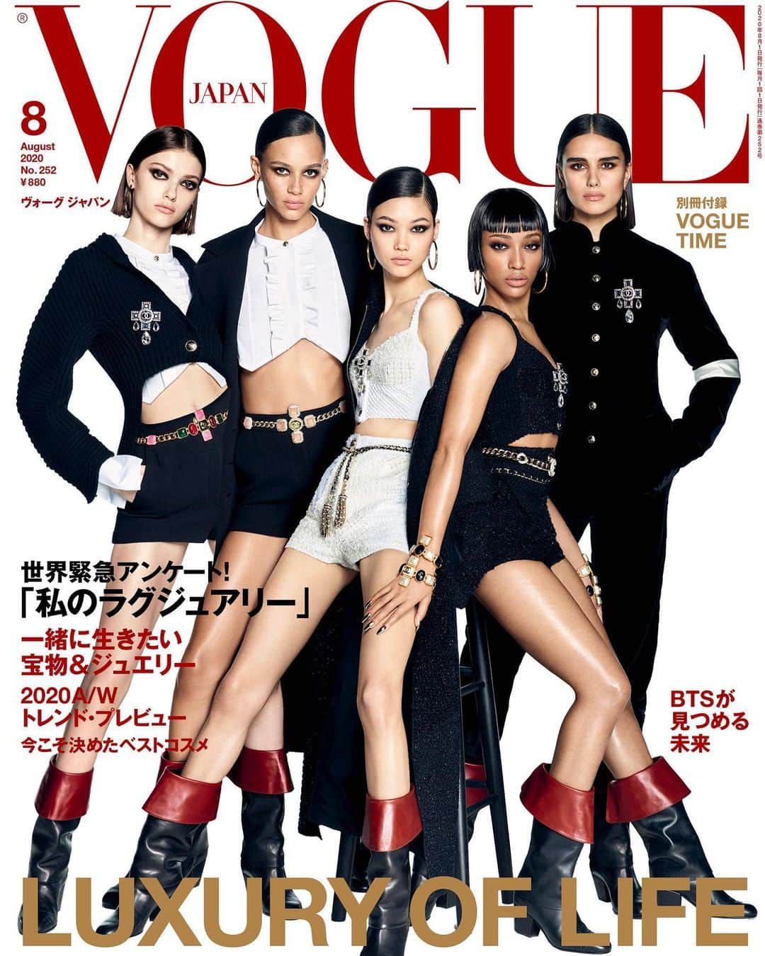 Vogue Taiwan Officialさんのインスタグラム写真 - (Vogue Taiwan OfficialInstagram)「#VogueCeleb  才剛發售的八月號日本版Vogue，這回請來宇宙天團BTS防彈少年團拍攝，跟粉絲們獨家聊聊他們的新專輯。K-pop 霸主華麗回歸也太好看！ #BTS #防彈少年團 📷 @voguejapan  #NicoleLee」6月29日 15時49分 - voguetaiwan