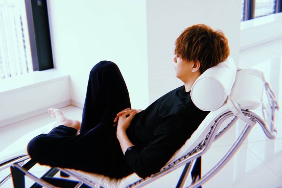 アユの秘密日記のインスタグラム：「マサさんと一緒に住むことになった。⁣ ずっと一緒に居られるなんて。⁣ ⁣ 夢じゃ、ないよね・・？⁣ ⁣ しかも、部屋が広すぎて、びっくり・・・」