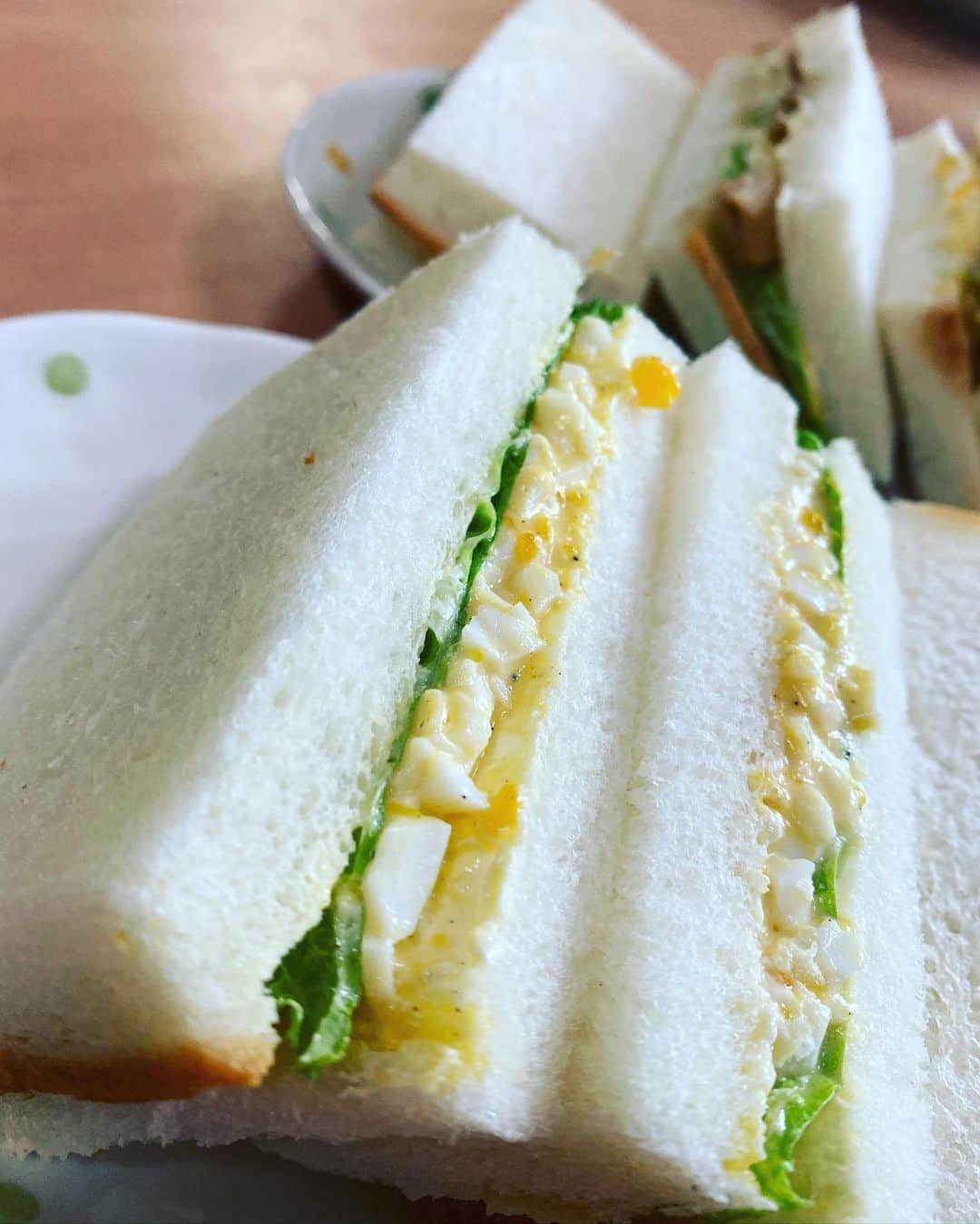 楽しんごさんのインスタグラム写真 - (楽しんごInstagram)「お母さんが作ったサンドウィッチ🥪 #卵サンド #ツナサンド#チキンサンド」6月29日 16時08分 - tanoshingo.official