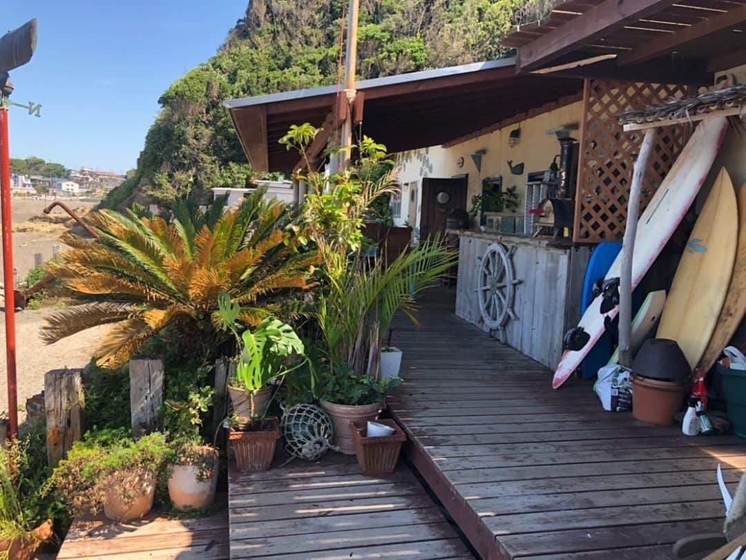 西本ヒカルのインスタグラム：「🌴🚤♡🌊 ・ ・ 南を感じる場所がとても好きです。 この間、撮影で行った素敵な場所。 #beautifulplace」