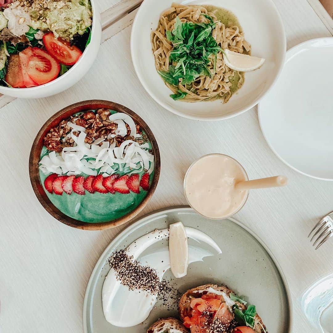 Giann Chanのインスタグラム：「10/10 would recommend! . . #hkcafe #saikung #foodie #smoothiebowl #foodiesofinstagram  #Greenfood #vegetarianfood」