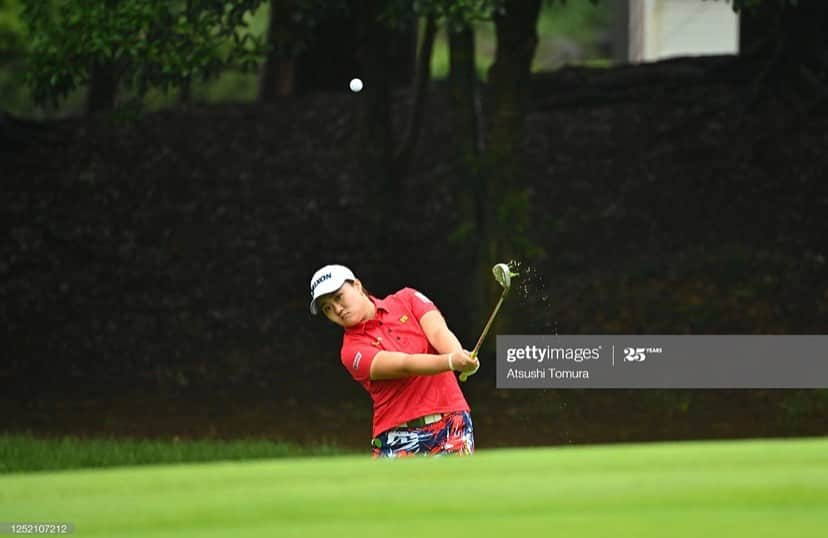 河野杏奈さんのインスタグラム写真 - (河野杏奈Instagram)「. アースモンダミンカップ⛳️ 試合を開催してくださったアース製薬様には感謝がいっぱいです🥰🥰 . 私にとってプロデビュー戦でした‼️ 4日間戦えたこと、大雨、風… 良い経験になりました！ これからも上位を目指して頑張ります💪 応援よろしくお願いします🥺 . #アースモンダミンカップ#女子ゴルフ#ゴルフ」6月29日 16時30分 - annakono_17