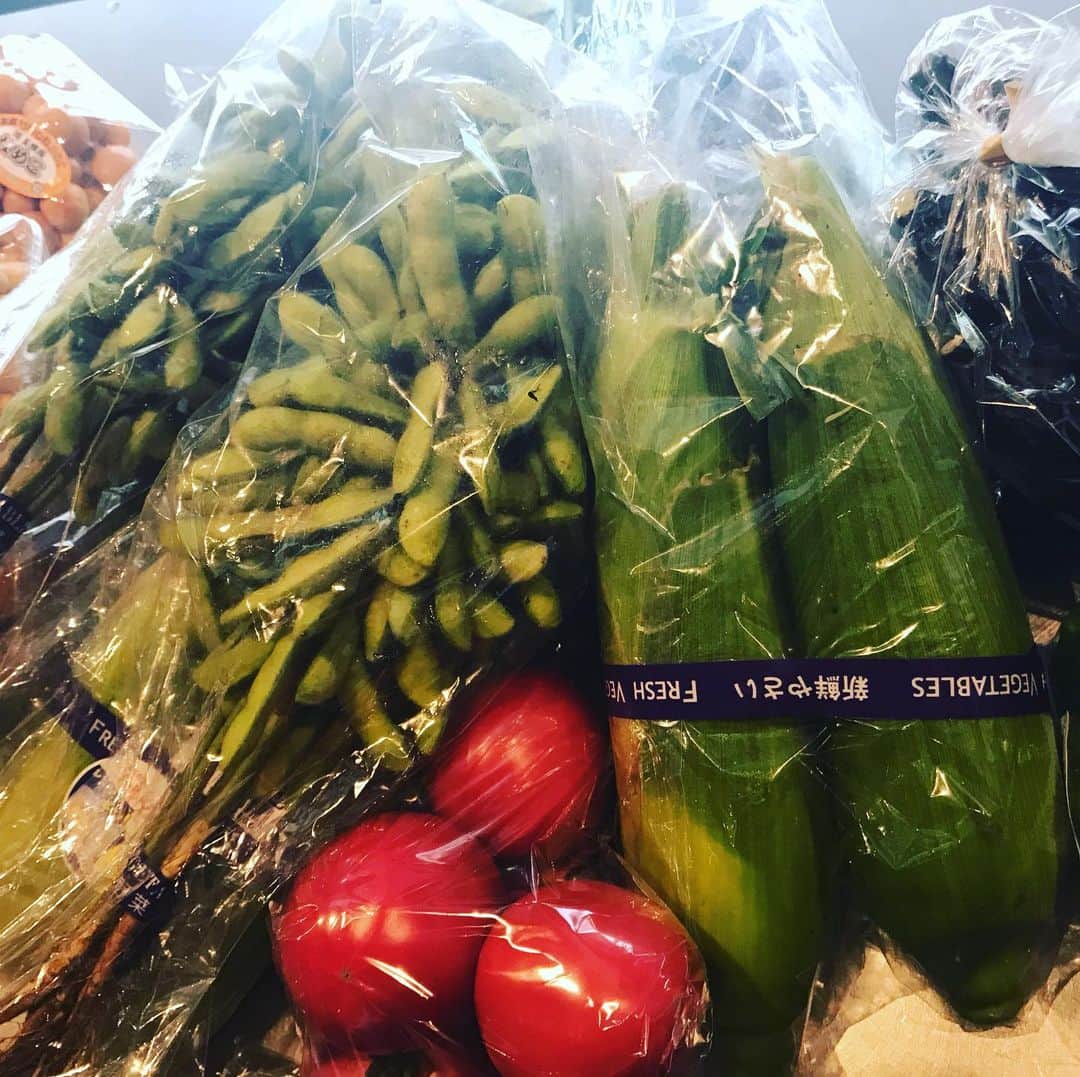 のインスタグラム：「本日も埼玉から野菜届きました。 鱧と夏野菜とチーズ。とか。 焼き枝豆なんかも。 ・ 今夜で富永ラストです。 お待ちしてます〜 . . 池袋寅箱 月～土　17時～23時(22時LO) 日祝　　15時～22時(21時LO)  新宿寅箱 全日　　11時半～22時(21時LO) . ■テイクアウト 12時～20時 ※事前予約をお願い致します。 . ■テイクアウト内容  寅箱晩酌セット 鰻重 蒲焼き  のみとさせてください。 .  専用アプリMENUをご利用ください。 go.onelink.me/MWIV/instagram .  池袋 ☎️ 07013197406 .  新宿 ☎️ 0353577727 . ＊なお、テイクアウトはお渡しにお時間かかる場合がございますので、お電話でのご予約が必須です！ . . ＊なお、テイクアウトはお渡しにお時間かかる場合がございますので、お電話、メッセージ等のご予約がおすすめです！ メッセージ返信ない場合はお電話下さい！ .  #新宿寅箱 #テイクアウト #shinjyuku #鰻重 #ジビエ #オムライス #新宿グルメ #東京グルメ #うちデリ #テイクアウトグルメ #ちょい呑み #軽呑み #おうちご飯 #新宿デリバリー #shinjyukuderi #デリ #おうち時間 #takeout #晩酌セット #stayhome #おうちご飯 #新宿飲み #丼物 #定食 #お弁当 #テイクアウト弁当 #感染予防 #フードコロナアクション #新宿鰻 #新宿テイクアウト .」