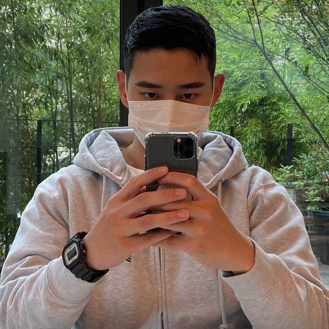 ビボム のインスタグラム：「손떨림 자체방지🙏🏻」