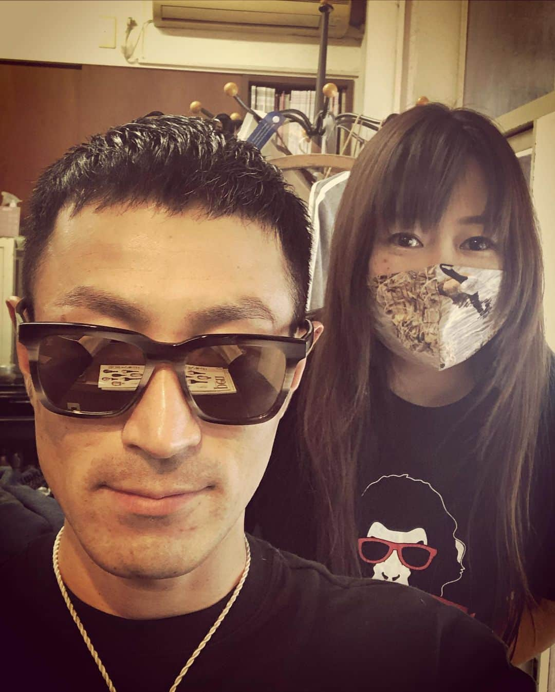 杉本知香さんのインスタグラム写真 - (杉本知香Instagram)「ひろしすっきり✂️ てつみちの紹介でハワイ在住のハワイタローくん初散髪😊 お任せカットだったので、パクセロイヘアに（笑）  森本くんもスッキリ✂️ 先日jealkbが声出し禁止ライブやったそうです❗️  #中目黒美容室#梨泰院クラス #パクセロイ  #ロバート山本#ロバート#山本博 #ハワイ在住#ハワイタロー #一般人#hawaiitaro  #ニブンノゴ森本#ニブンノゴ#jealkb」6月29日 16時58分 - sugimotoc