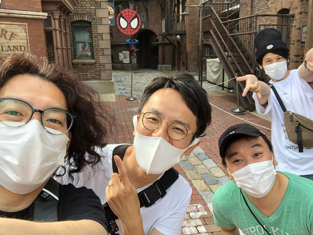 月亭八光さんのインスタグラム写真 - (月亭八光Instagram)「USJへ！ 進撃の巨人は 見た事無かったけど、 劇的にオモロかった🎶 もう一回乗りたい！ 昨日は２４０分待ちやった らしいけど、 今日は、ほどほどでした👍 ジェラシックパークは まさかの５分待ち＼(^o^)／ 市川と瀬戸と四条！ USJでおっさん４人組は 僕たちだけでした。」6月29日 16時59分 - 888hachimitsu888