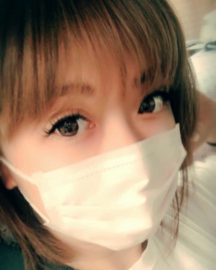 野崎鮎のインスタグラム：「久しぶりのマツエク✨ しばらくマツエクお休みしてたから マツエクが重く感じる🤣🤣🤣 #気分転換 #マツエク #beauty #梅雨に負けない ✊ #人生 #楽しんだもん勝ち ✌️❤ #自分磨き #人に流されず #自分らしく 😊💕」