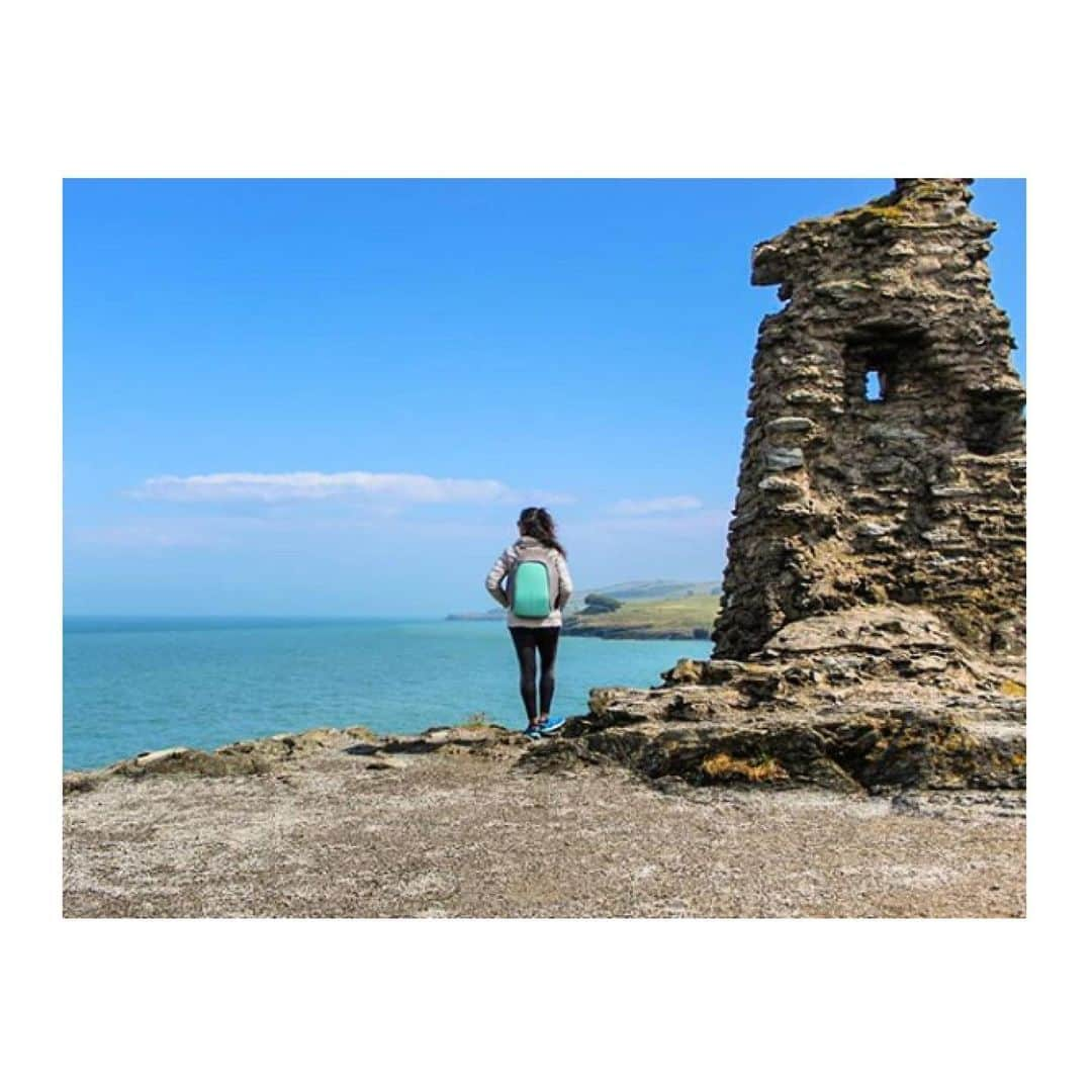 XD Designさんのインスタグラム写真 - (XD DesignInstagram)「« The ruins of Black Castle #Ireland 🏞 —— 📸 by @brenlgallery » ⠀⠀⠀⠀⠀⠀⠀⠀⠀ ⠀⠀⠀⠀⠀⠀⠀⠀⠀ ⠀⠀⠀⠀⠀⠀⠀⠀⠀ ⠀⠀⠀⠀⠀⠀⠀⠀⠀ ⠀⠀⠀⠀⠀⠀⠀⠀⠀ ⠀⠀⠀⠀⠀⠀⠀⠀⠀ ⠀⠀⠀⠀⠀⠀⠀⠀⠀ ⠀⠀⠀⠀⠀⠀⠀⠀⠀ ⠀⠀⠀⠀⠀⠀⠀⠀⠀ #MadeforModernNomads 🙌⠀⠀⠀⠀⠀⠀⠀⠀⠀ • • • #xddesign #bobbybackpack #bobbycompact #xddesignbackstory #xddesignbobby #antitheftbag #antitheftbackpack #usbbag #travellifestyle #photooftheday #modernnomad #gadgetlover #organized #keepexploring #stayconnected #outdoors #travelgear #digitalnomad #adventureseeker #lakeview #global_people #globelletravels #bluesky #beautifuldestinations #travelsafe #dublin #blackcastle」6月30日 4時32分 - xddesign