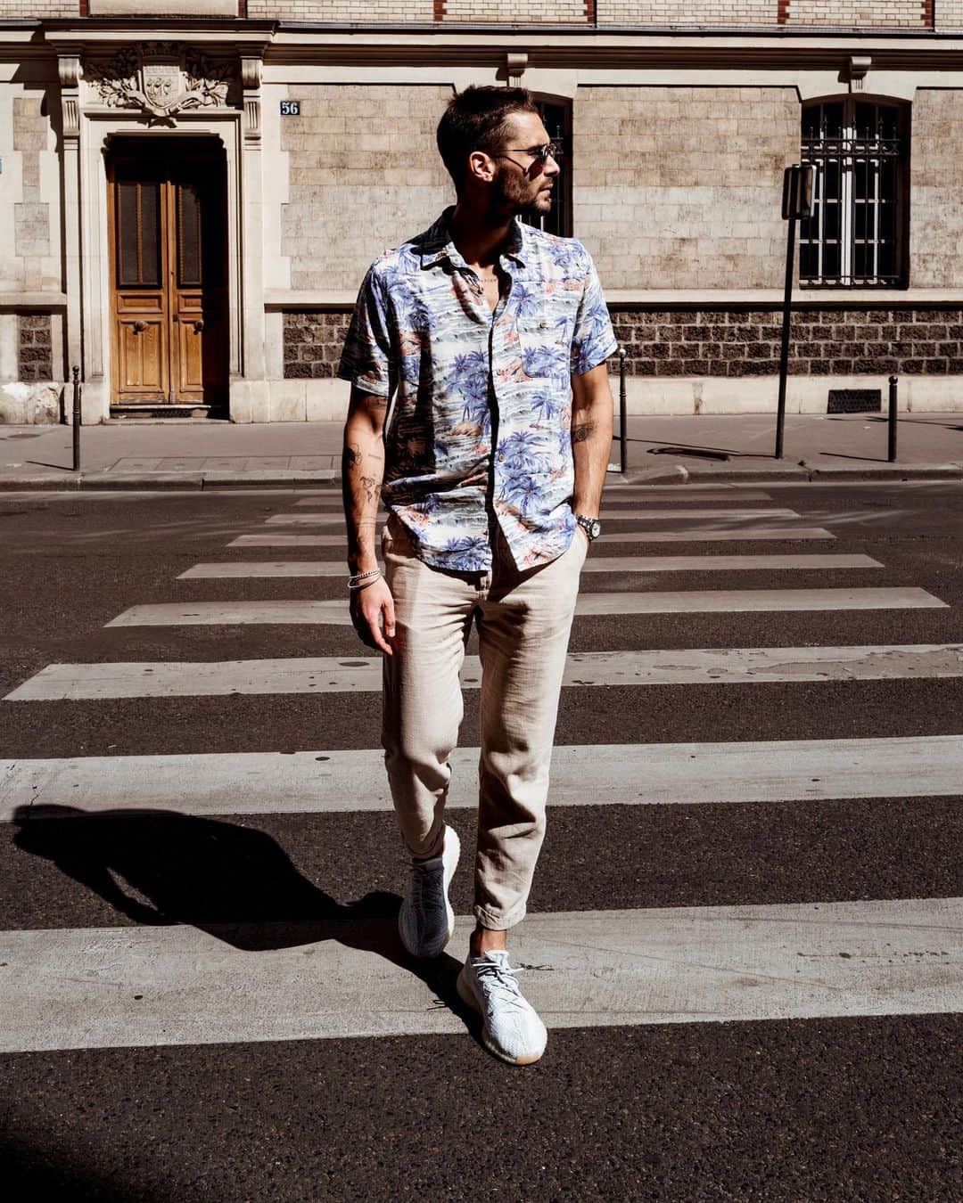 NICOLAS SIMOESのインスタグラム：「Empty Paris, sunny day ☀️✨」