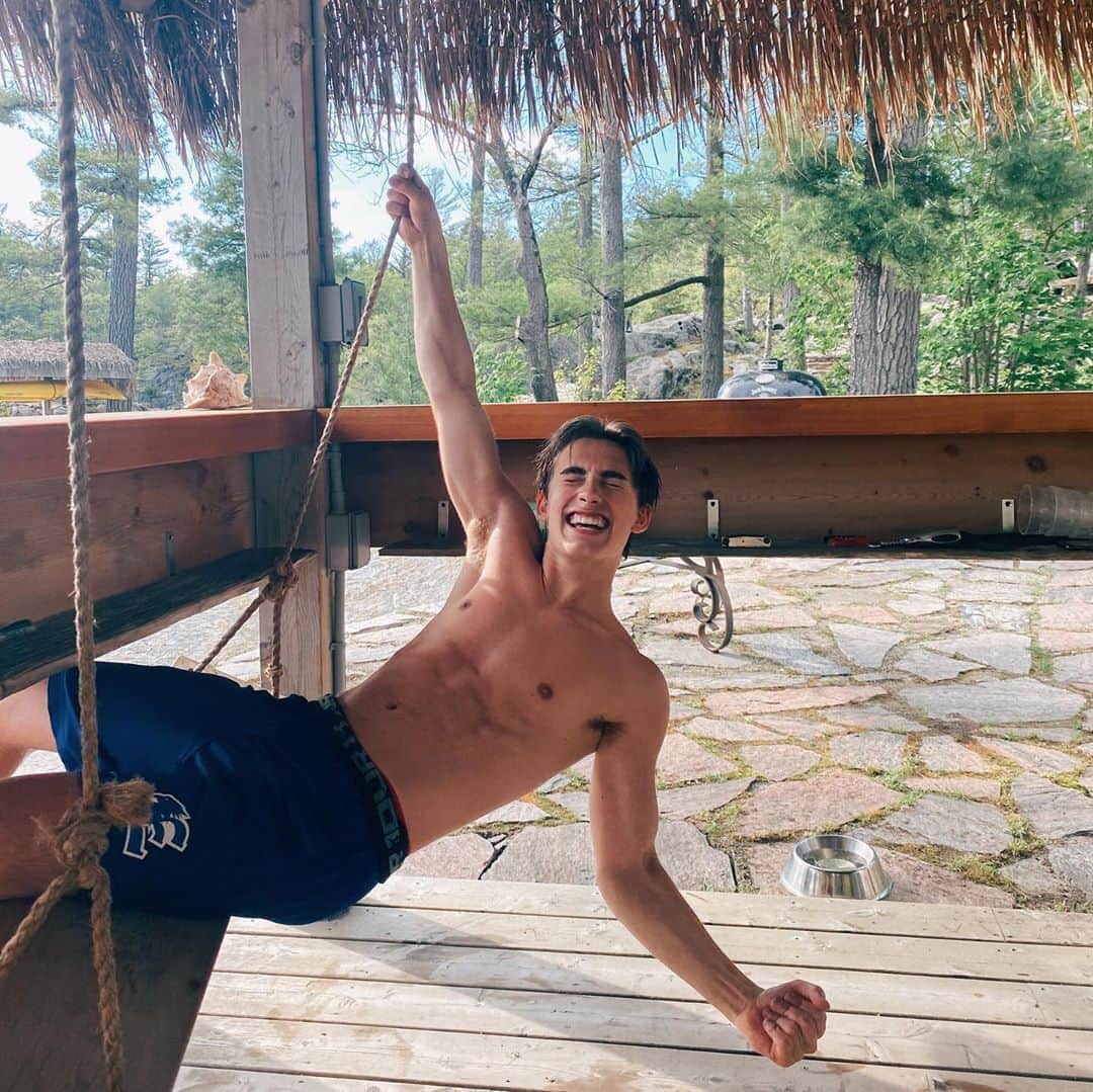 ジョニー・オーランドのインスタグラム：「🐒」