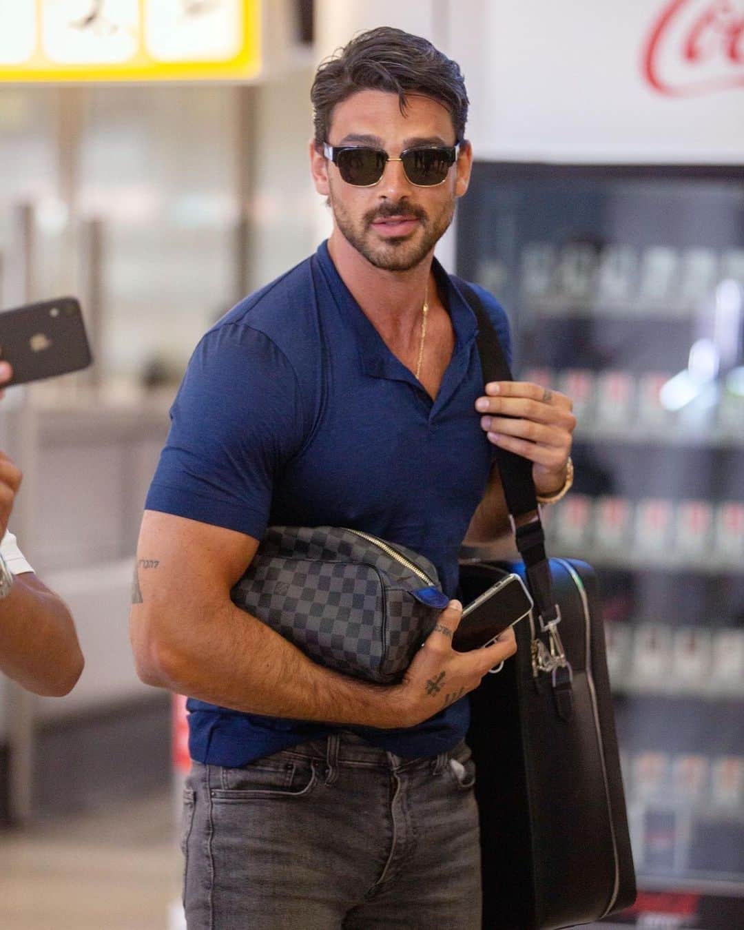 Just Jaredさんのインスタグラム写真 - (Just JaredInstagram)「Hot @netflix star @iammichelemorroneofficial, who plays the leading man in global sensation “365 DNI,” arrives at the airport in Berlin!  #MicheleMorrone Photos: Backgrid」6月30日 3時22分 - justjared