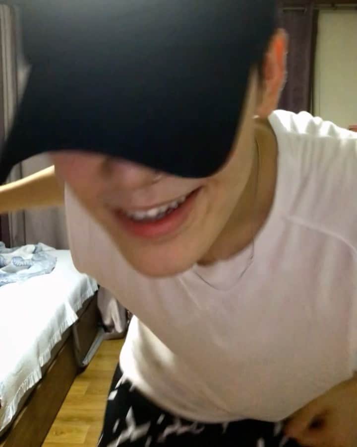 ZELO のインスタグラム：「#imactivechallenge  let’s go ⚡️⚡️ It's familiar to me, but it's new to people😂  I hope dancers in Korea will be interested in this genre, too」