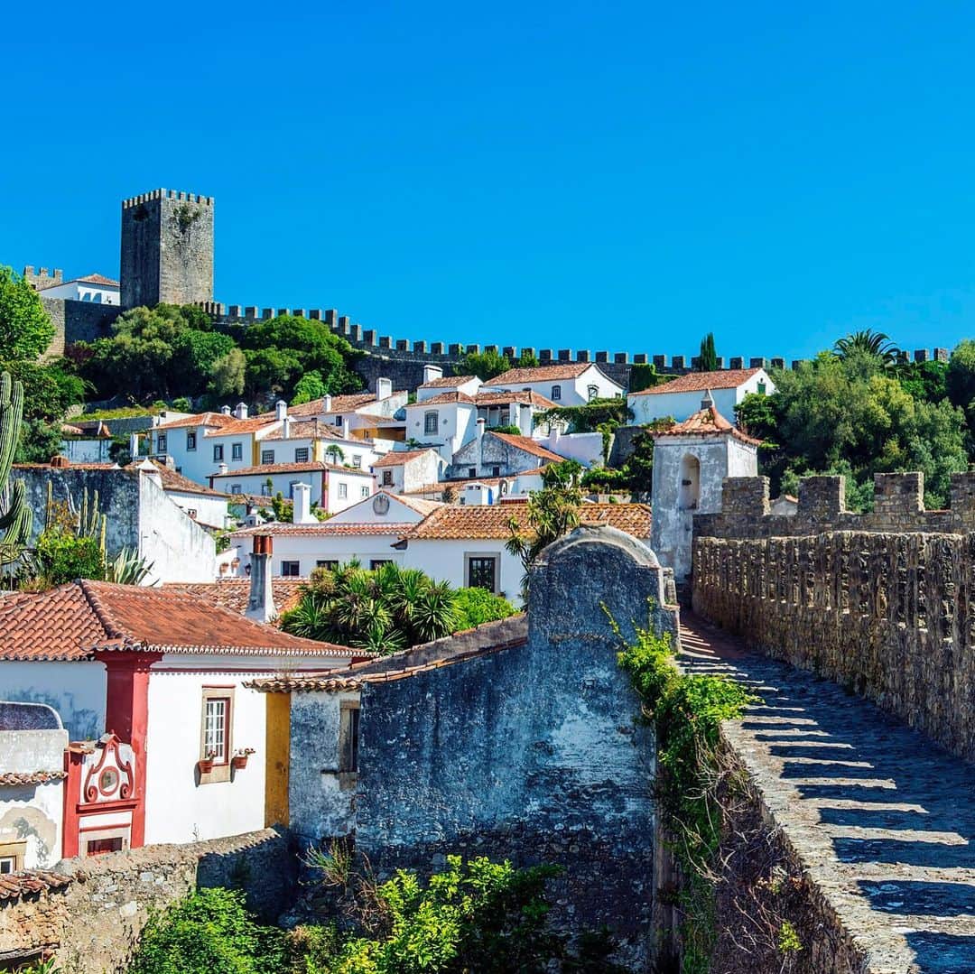 Lonely Planetのインスタグラム：「Portugal aims to welcome visitors with open post-lockdown arms this summer, with plans in the pipeline for an “air bridge” that will hopefully mean quarantine-free travel come July. Tap the link in our bio to explore some of the best off-the-beaten-path destinations this country has to offer.」