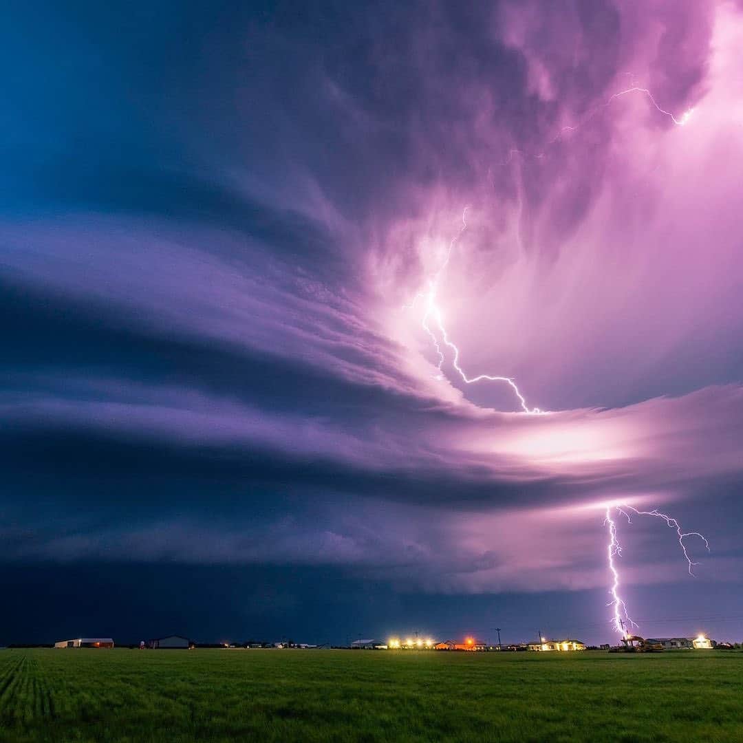 NikonUSAさんのインスタグラム写真 - (NikonUSAInstagram)「Ever wonder what it’s like to capture the perfect storm? 🌩 Leave a comment with your questions and landscape and nature photographer @mikemezphoto is ready to answer them during today’s Ask Me Anything (AMA)! Later, get an inside look at some of Mother Nature’s most extraordinary natural events, as Mike shares his favorite images from chasing storms to documenting volcanoes during his #CreatorsHour: My Defining Images talk! Tap the link in our bio to watch!  #landscapephotography #extremeweather #weatherphotography #stormphotography #lightning #naturephotography #clouds」6月30日 4時07分 - nikonusa