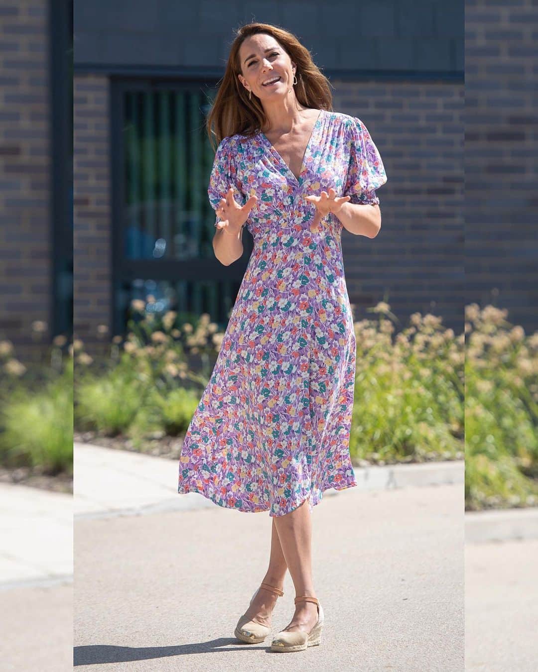 Just Jaredさんのインスタグラム写真 - (Just JaredInstagram)「Kate Middleton, Duchess of Cambridge, plants a tree during a visit to The Nook in Norfolk last week. The Duchess visited the garden space in support of East Anglia’s Children’s Hospices (EACH). #KateMiddleton #BritishRoyalFamily Photos: Getty」6月30日 4時08分 - justjared