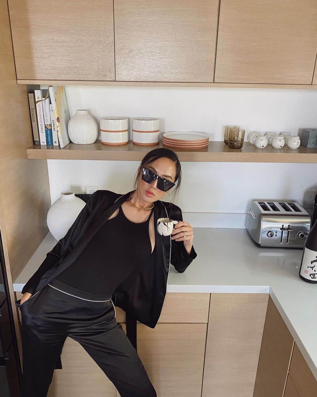 クリッセル・リムさんのインスタグラム写真 - (クリッセル・リムInstagram)「Waiting for my espresso. When your Monday’s feel like Sunday’s , when your home is your work and your work is your home, when your office is a day care and the daycare is your office, when your silk PJs can be a day time suit or your silk suit can be your Pjs. Life is all a blur  RN.... anyone with me? 🤷🏻‍♀️ Happy Monday  Silk set: @fleurdumalnyc  Tank: @freepeople  Accessories: @fallonjewelry  Cup: @infavorof」6月30日 4時10分 - chrisellelim