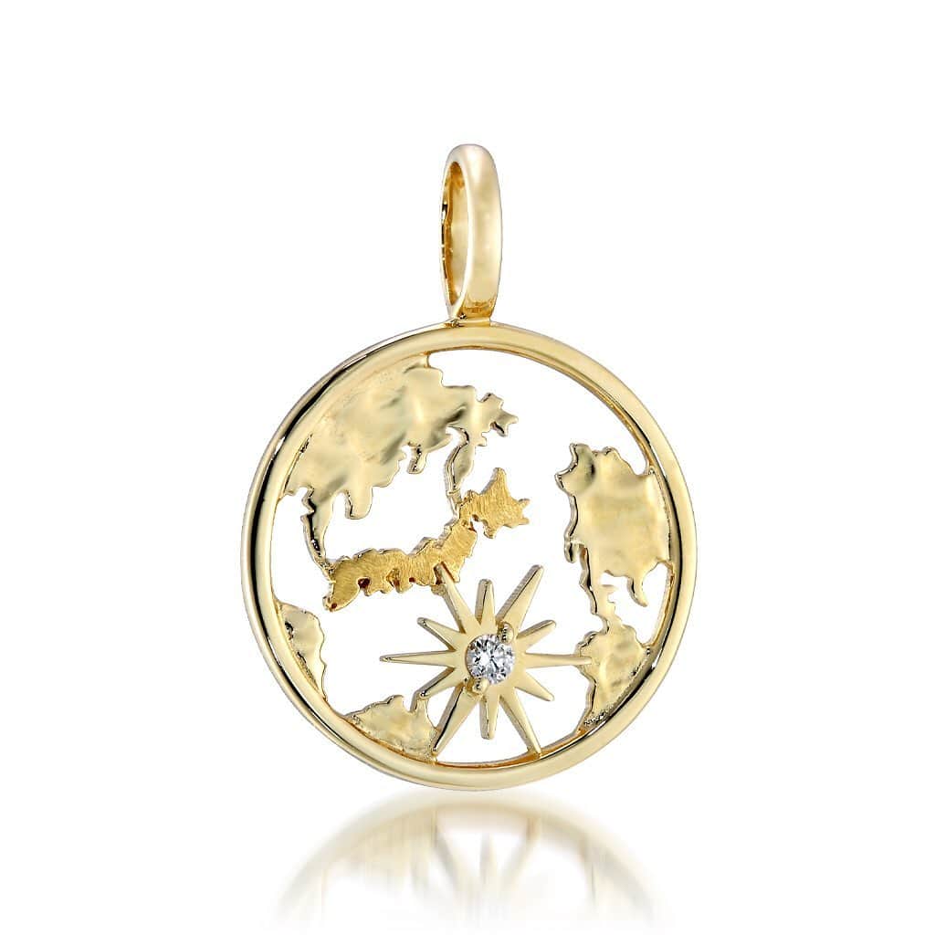 starjewelry_pressさんのインスタグラム写真 - (starjewelry_pressInstagram)「この夏挑戦したいチャーム&チェインのレイヤードスタイル。 シンプルなシャツも重ね着けするだけで洒落感がアップ。 ・ ・ 7/7まで七夕のスペシャルイベント"LOVE STAR"を開催中！ 期間中は全ての商品を対象にスタージュエリーのメンバーズポイントがダブルに💍 新規入会&オンラインストアも対象です！ ・ ・ ・ #starjewelry #スタージュエリー #necklace #ネックレス #chain #charm #gold #夏コーデ #coordinate #lovestar #jewelry」6月29日 19時32分 - starjewelry_press