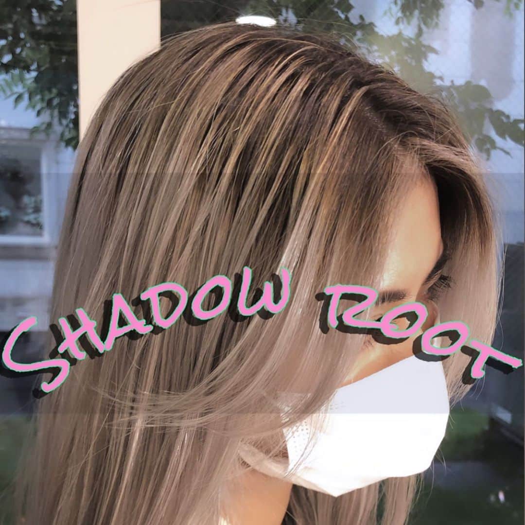 神能裕貴のインスタグラム：「🌫 Shadow root 🌫 . . ◉根元のコントラストでクールな印象へ. ◉伸びても根元が気にならない！ ◉自信と魅力のある女性. ◉海外ヘアーのトレンド. #effortlesscut#balayage#highlight#shadowroot#ombre #オンブレ#オンブレカラー#ハイライト#バレイライト#バレイヤージュ#海外ヘアー#リアル海外ヘアー#ラフカット#エフォートレスカット#ラフで適当がカッコいい#ラフで色気のあるヘアー#SHIMA」