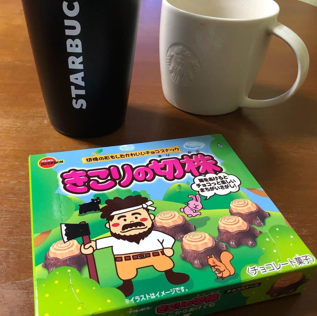 はいじぃのインスタグラム：「夕食後のおやつ。  ノスタルジックな気分もスパイスだ！！」