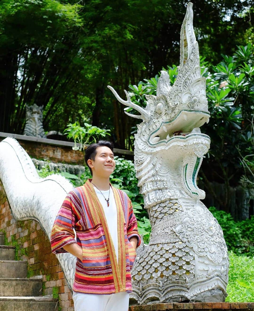 アイス・サランユーのインスタグラム：「#chiangmai 🙏 #วัดผาลาด #เชียงใหม่ #เที่ยวทั่วไทยกับไอซ์ศรัณยู」