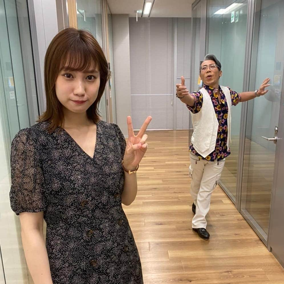 吉本坂46さんのインスタグラム写真 - (吉本坂46Instagram)「ゆいぽんをパシャリ📷️✨✨ んん？よく見るとオンラインイベントだったのはずがゆいぽんの周りにはファンが、、、😍笑  #怯え顔 #なでなで #優しさ #包容力 #追いかけてくる #綺麗なフォーム #ゆいぽん #高野祐衣 #レインボー池田 #池田直人 #HIDEBOH」6月29日 19時48分 - yoshimotozaka46official