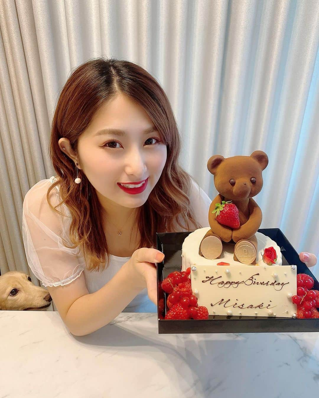 青野美沙稀さんのインスタグラム写真 - (青野美沙稀Instagram)「Happy birth day to me🎉☆﻿ ﻿ たくさんのお祝いメッセージ﻿ ありがとうございます😢💞💞﻿ ﻿ 友達や家族、いつも応援してくれてる﻿ 皆さんからの愛をたくさん感じられる日✨﻿ ﻿ 今年もとーっっても幸せです💋﻿ ﻿ ６月２９日は、﻿ 私のお母さんの誕生日でもあるので﻿ お母さんもお誕生日おめでとう🎂﻿ ﻿ それから！﻿ ファンの方から事務所にお花が届きました💐﻿ 気持ちもお花も最強に嬉しいです🌼﻿ ﻿ 今年は、音楽や色んなことで﻿ 皆に楽しんでもらえるように﻿ 活動に励んでいくのでよろしくねっ💚﻿ ﻿ #happybirthday #バースデー﻿ #mybirthday #happy #ルワンジュ東京﻿ #louangetokyo #cake #ケーキ #birthdaycake #birthday #六本木 #roppongi」6月29日 19時55分 - misaki_aono