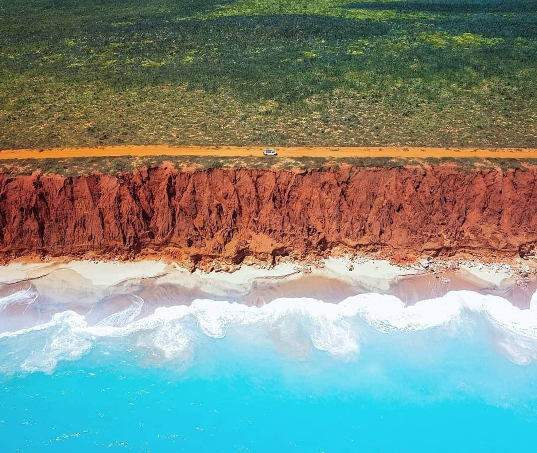 Australiaさんのインスタグラム写真 - (AustraliaInstagram)「We sure do have a big, beautiful backyard, don’t we?! 😍 We can see why @saltysummits would rather be here on the #DampierPeninsula, “far from civilisation and with no reception.” Australia’s largest mainland state, @westernaustralia is home to thousands of kilometres of scenic roads like this one in @australiasnorthwest, so we’ll see you up there soon! #seeaustralia #thisiswa #wanderoutyonder #magickimberley」6月29日 20時00分 - australia