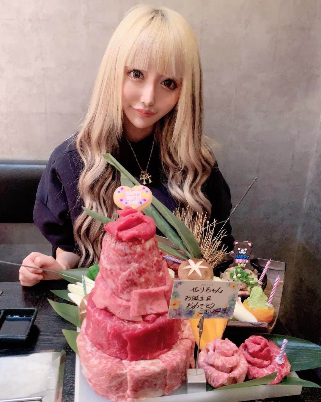 せリかまちょ（奥脇晴梨夏）さんのインスタグラム写真 - (せリかまちょ（奥脇晴梨夏）Instagram)「‪18歳のお誕生日お祝いしてもらいました卍‬ ‪きゅんでぇす🌈♡‬ ・ ・ #歌舞伎町 #焼肉いけばた #happybirthday」6月29日 20時10分 - serikama_cho