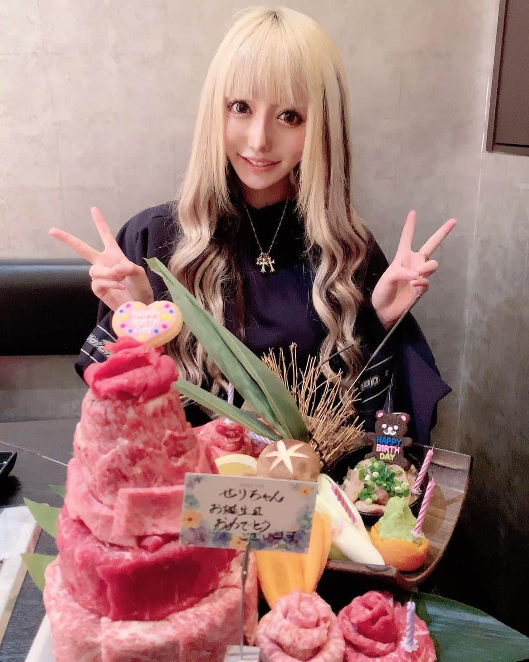 せリかまちょ（奥脇晴梨夏）のインスタグラム：「‪18歳のお誕生日お祝いしてもらいました卍‬ ‪きゅんでぇす🌈♡‬ ・ ・ #歌舞伎町 #焼肉いけばた #happybirthday」