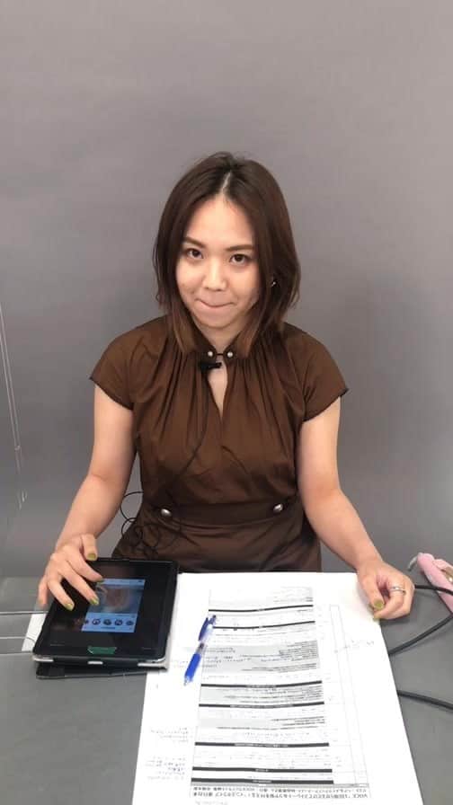 のインスタグラム：「・ パナソニック ビューティの最新上位機種【ストレートアイロン ナノケア EH-HS0E】を使って、”1回すべらせるだけでストレート＆ツヤ髪を叶える！”プロのテクをご紹介✨ ・ ヘア＆メイクアップアーティスト 林由香里さんが実践している、ストレートアイロンを使いこなすテクとは？？必見です‼️ ﻿・ 提供／パナソニック https://panasonic.jp/hair/products/hair_iron/EH-HS0E.html ・ －－－－－－－－－－－－－－－－－－－－﻿ VOCEのinstagramでは新作コスメ情報やメイクテク、撮影舞台裏を毎日お届け！⠀﻿ ぜひフォロー&チェックして﻿ 👉 @vocemagazine ・ ﻿・ #ストレートヘア #ストレートアイロン #ヘアケア #林由香里 #voce #voceおすすめ #vocemagazine #ヴォーチェ #パナソニック #パナソニックビューティ #panasonic #ビューティギア #美容ギア #ナノケア #コスメマニア #コスメ好きさんと繋がりたい #おすすめコスメ #コスメ紹介 #コスメレポ #コスメ部 #ライブ配信 #スキンケア好きと繋がりたい #pr」