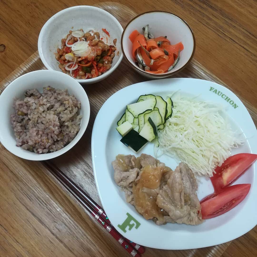 内田敦子さんのインスタグラム写真 - (内田敦子Instagram)「． 離乳食に豆乳とすりゴマ入れたらわりと美味しくて、大人もやってる。  でも味噌汁に勝るものは、やはりない。  #ダイエット #健康オタク #スープ」6月29日 20時07分 - atsuko_uchi_gohan