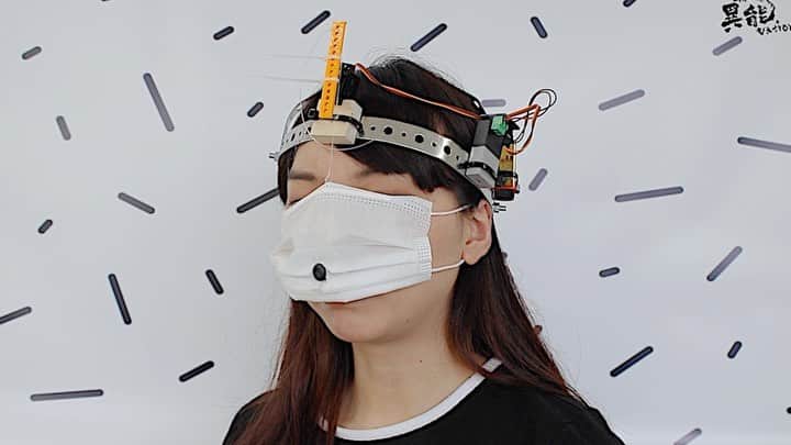 藤原麻里菜のインスタグラム：「The face mask allows you to eat  _ #mudazukuri #wastedcreations #無駄づくり　#無用發明  _ #sonymesh #Facemask #product #comedy #electronicengineering #electronickit」