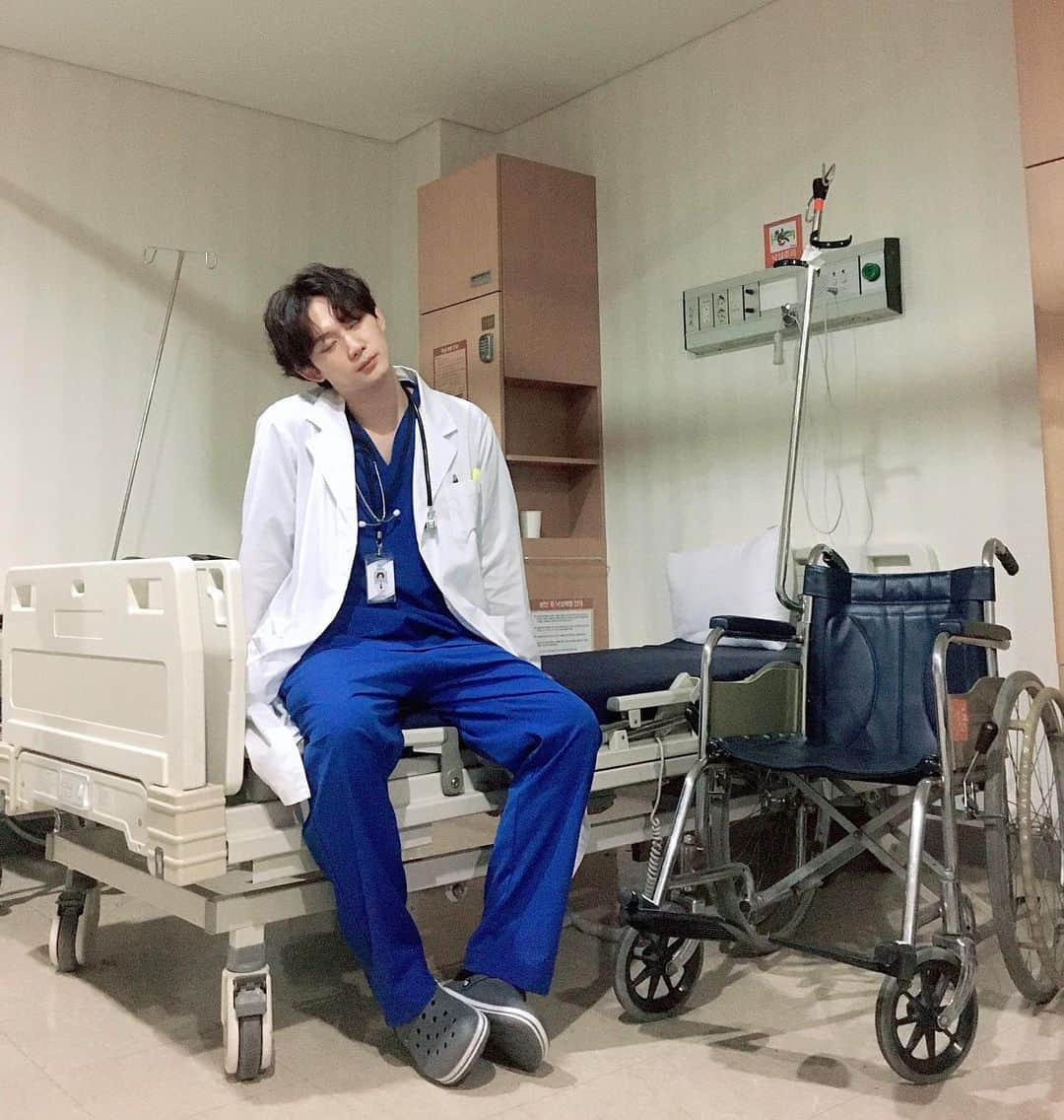 クォン・スヒョンさんのインスタグラム写真 - (クォン・スヒョンInstagram)「🏥🩺👨🏻‍⚕️💉」6月29日 20時16分 - hsu_hyun