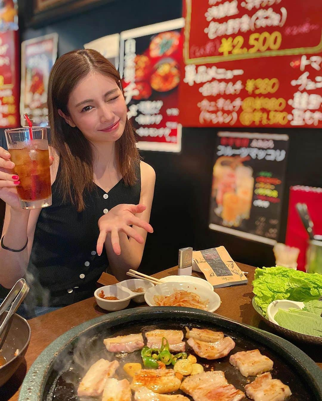 得あゆさんのインスタグラム写真 - (得あゆInstagram)「私は食べる時は食べる！ 食べない時は食べない！ なのでストレスゼロ！🍖 ・ あと私が2年以上続けているのは なちゅリズム　@naturism_afterdiet  ってサプリ飲んでます💊 何回も載せててPRやステマっぽくなるの 嫌だしなんなら本当に良すぎて 全然教えたくないけど 私がダイエットでやってる事って これだけだからさりげなく載せるわ。 いつもカバンに入れて持ち歩いてて 炭水化物食べたら絶対飲む。 私のダイエットの秘密のルールです🐷 #なちゅリズムのある暮らし ・ ・ ・ ・ ・ ・ ・ #サムギョプサル#韓国料理#韓国#美味しい#ヘルシー#ダイエット#スタイル#シンプルな暮らし#辛い#グルメ#食べ歩き#肉#サラダ#ストレス発散#食べるの好きな人と繋がりたい#夜ごはん#ディナー#サプリ#ナチュリズム#デザート#インスタ映え#カメラ女子#ナチュラルメイク#韓国コスメ#ブラックコーデ#ごはん記録#koreanfood#koreanfashion#diet」6月29日 20時39分 - tokuayu819