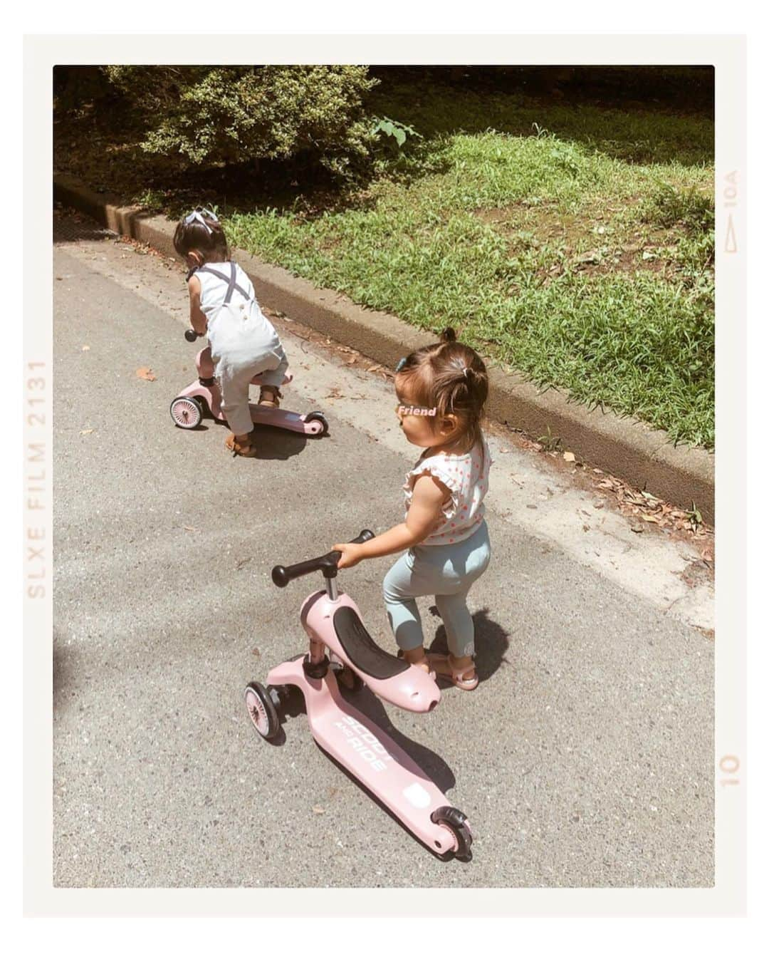 岡田美季さんのインスタグラム写真 - (岡田美季Instagram)「今日はお友達と駒沢公園🌿 駐車場も美味しいご飯屋さんも何種類もの公園もあるから最高だ。 おそろいのキッズスクーターでマイペースなふたり💕 久しぶりに会えたからすごい成長してて様子見ながら触れ合うふたりがかわいかった🥺💗 #fashion #ootd #coordinate #room306contemporary #公園 #公園コーデ」6月29日 20時48分 - mikiokada0225