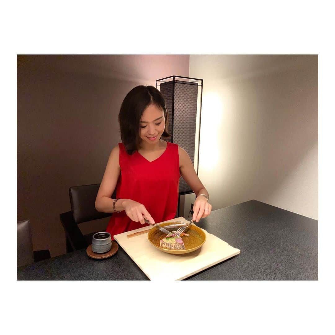 篠原菜月さんのインスタグラム写真 - (篠原菜月Instagram)「夕食も楽しみの一つ🙏💓 星のや東京でのディナーはフランス料理の世界的なコンクール ボキューズ・ドールで世界3位の浜田シェフが作る #Nipponキュイジーヌ というコース料理。﻿ ﻿ 魚をふんだんに使っていて、一品目からなんと美しい！料理に合わせて温度の違う石の上にのっているのですが、5つの意思を表現しているのだとか。﻿ ﻿ ﻿ @hoshinoya.official @hoshinoresorts.official  #hoshinoyatokyo#tokyo#hoshinoresorts#hoshinoya#星のや#星のや東京#東京#星野リゾート#東京#旅館#日本旅館#大手町#温泉#温泉旅館#七夕#夕食#フランス料理#魚料理#dinner」6月29日 20時52分 - natsukishinohara