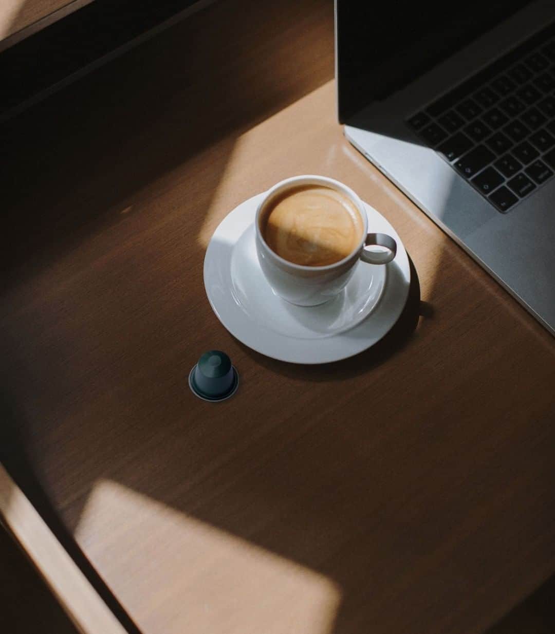 Nespressoさんのインスタグラム写真 - (NespressoInstagram)「The perfect accompaniment to those afternoon conference calls. It's Monday, so maybe make it a double. ☕ ☕   📷: @studiocnp  #NespressoMoments #ElevateYourSummer #SummerAtHome #CoffeeLover #WhatElse」6月29日 21時00分 - nespresso