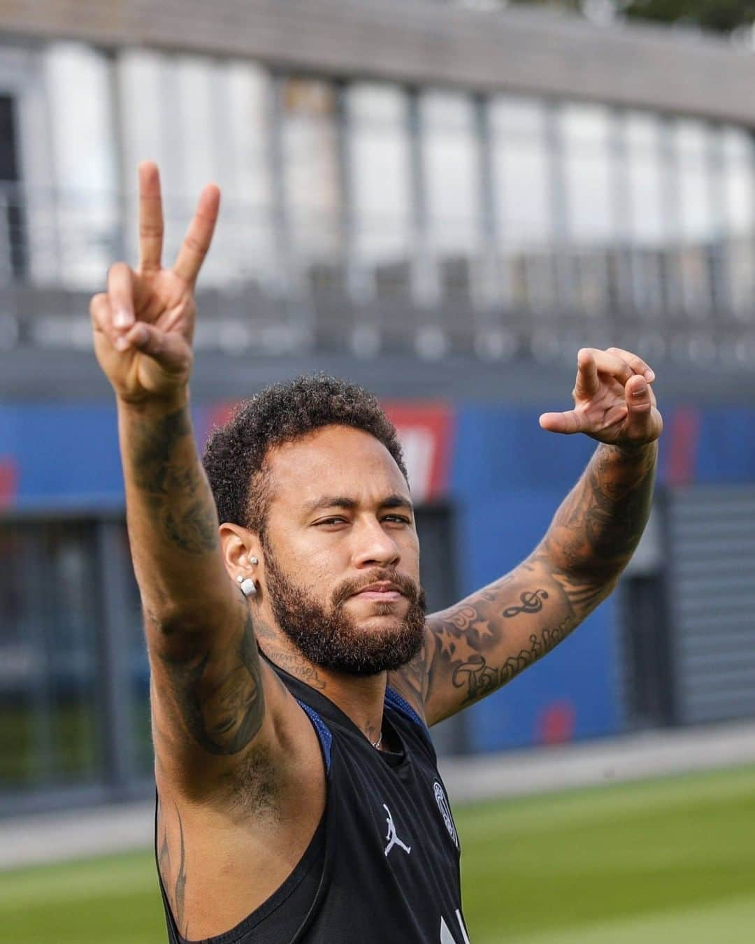 パリ・サンジェルマンFCさんのインスタグラム写真 - (パリ・サンジェルマンFCInstagram)「✌️ . #ICICESTPARIS #AllezParis #PSG #Paris #ParisSaintGermain #Football #NeymarJr #Neymar #NJR #PSGtraining #StaySafe」6月29日 21時00分 - psg