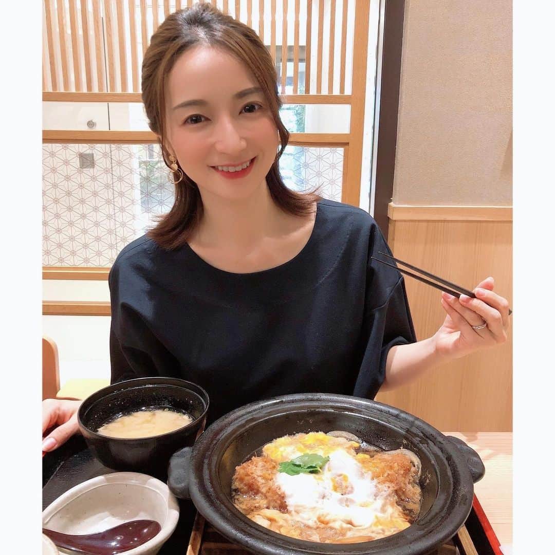 Mayuko Watanabe 渡辺真由子さんのインスタグラム写真 - (Mayuko Watanabe 渡辺真由子Instagram)「まだまだ安心はできないですが、 自粛が明けて産後1ヶ月も過ぎて 美味しいものを外で食べれる幸せを噛み締めています🥰✨ 基本がっつりしたものが食べたくなるんですけどね笑 この時のトップスは、  @virina_official のもの♡普通の上品なトップスに見えてサイドにチャックがついていて授乳がしやすい優れもの(  ˊᵕˋ )♡ この時期の服選びは大変ですが、、これも今しかないと思って楽しみたいと思います( *˘ ³˘)♪ #mama#ママ#出産#生後1ヶ月半#無痛分娩#子育て中#男の子ママ#二児ママ#カジュアルコーデ#ママコーデ#授乳コーデ」6月29日 21時01分 - watanabe_mayuko