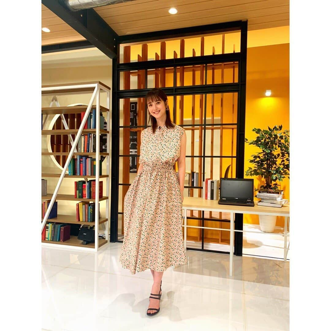 佐々木希さんのインスタグラム写真 - (佐々木希Instagram)「今夜22時〜#所JAPAN outfit #Marni styling #木津明子 さん hair&makeup #犬木愛 さん」6月29日 21時04分 - nozomisasaki_official