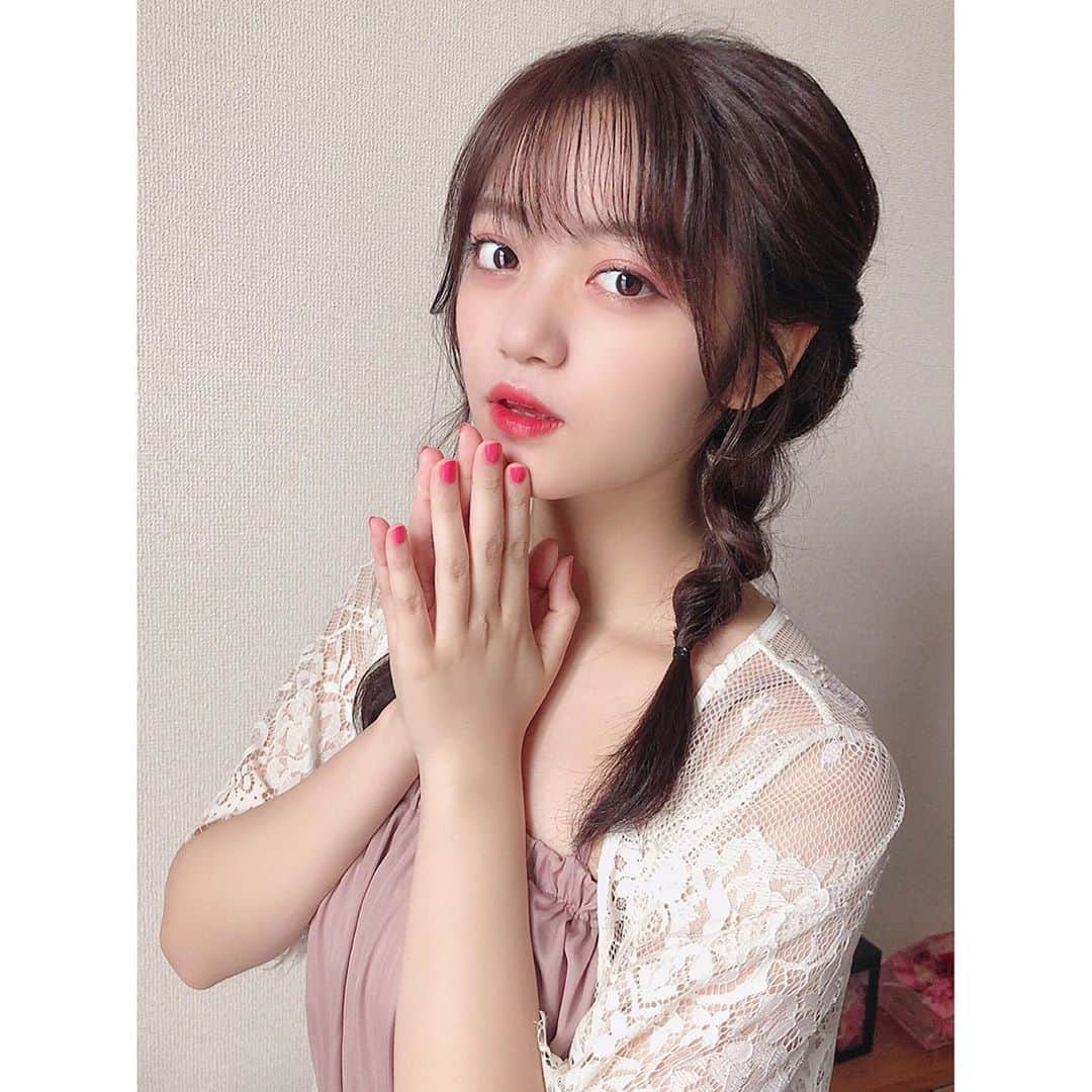 吉川茉優さんのインスタグラム写真 - (吉川茉優Instagram)「おうちチェキ会でgirlyなイメージにしてみました🛍mayu.♡ ＊ ＊ ＊ #おうち時間 #おうちチェキ会 #チェキ会 #私服 #カーディガン #earthmusicandecology #サロペット #オールインワン #niceclaup #ナイスクラップ #ヘアアレンジ #簡単ヘアアレンジ #くるりんぱ #三つ編み #三つ編みアレンジ #idol #instalike #instagood」6月29日 21時04分 - mayu_yoshikawa_uug2ki