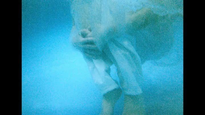 尾北翼のインスタグラム：「僕が15歳から17歳にかけて、世界で一番好きなアーティストになっていた音楽家の水咲加奈さんに展示のBGMを作曲して頂きました。その一部の公開です。 . Photo by Miu Shirane Coordinated by Payu . 尾北翼×白根美海「夜が明けて、」 . 7月2日 13:00-21:00 7月3日 13:00-21:00 7月4日 11:00-17:00 . gellery zakura 〒150-0031 東京都渋谷区桜丘町14-5-103 (渋谷駅徒歩5分) . 入場の際はマスクのご着用とアルコール消毒をお願いしております。 入場制限をかけさせて頂く可能性がございますが、ご了承下さいませ。 . . 「夜が明けて、」 多くのしがらみ、 引きずった過去があれど、 時は経つし朝は来る、 だから少しでも進んで行かなければいけない。  そんな誰かへ、少しでも寄り添えるように。」