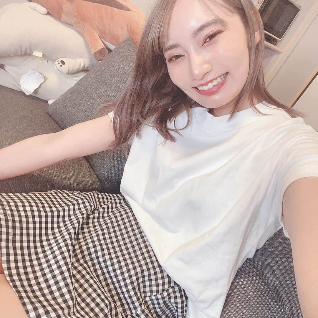 ゆりのインスタグラム：「春らしく、たまには女の子らしくチェックスカートとか履いちゃいます 実はこれズボンだから色々と助かるwwwwwww 夏に向けてもう少し筋トレしたいです😂😂 #gu_for_all #GUstyle #gupr #MIXMANIA #ギンガムショートパンツ」