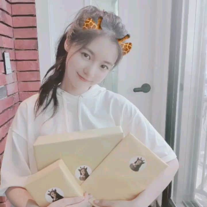 コ・ボギョルのインスタグラム：「고3 깜찍이 고마워요 화이팅🦒💛」