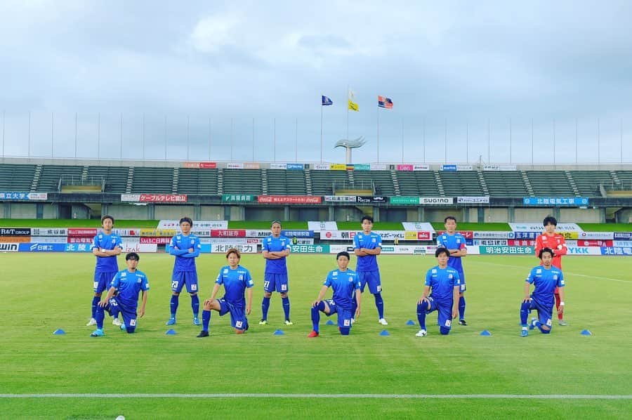 花井聖のインスタグラム：「リーグが再開しました。 . 村井チェアマンをはじめ、リーグ再開に携わっていただいた関係者の皆様、今もなお最前線で闘っている医療従事者の皆様に改めて感謝致します。 . そして日頃よりチームを支えていただいてるスポンサーの皆様、サポーターの皆様にも感謝致します。 . 選手にとっても待ちに待った再開です。サッカーが出来るということを改めて幸せに感じます。 サッカーを通して皆様に感動や勇気を少しでも与えられるよう、日々努力します。 . #Jリーグ #再開 #感謝 #カターレ富山　#花井聖」