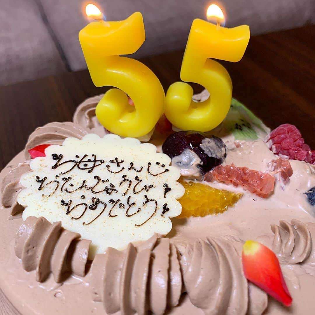 稲富菜穂さんのインスタグラム写真 - (稲富菜穂Instagram)「HappyBrithday🎂. お母さん👩🏻. . #誕生日 #happybirthday #hbd #お母さん #歳の割に若い #元気な母 #天然お母さん #無邪気お母さん #喧嘩したけどおめでとう #おめでとう #いつまでも元気でいてね #端っこズレたのは自転車漕いでて段差でやられました #ごめんね」6月29日 21時22分 - inatomi74