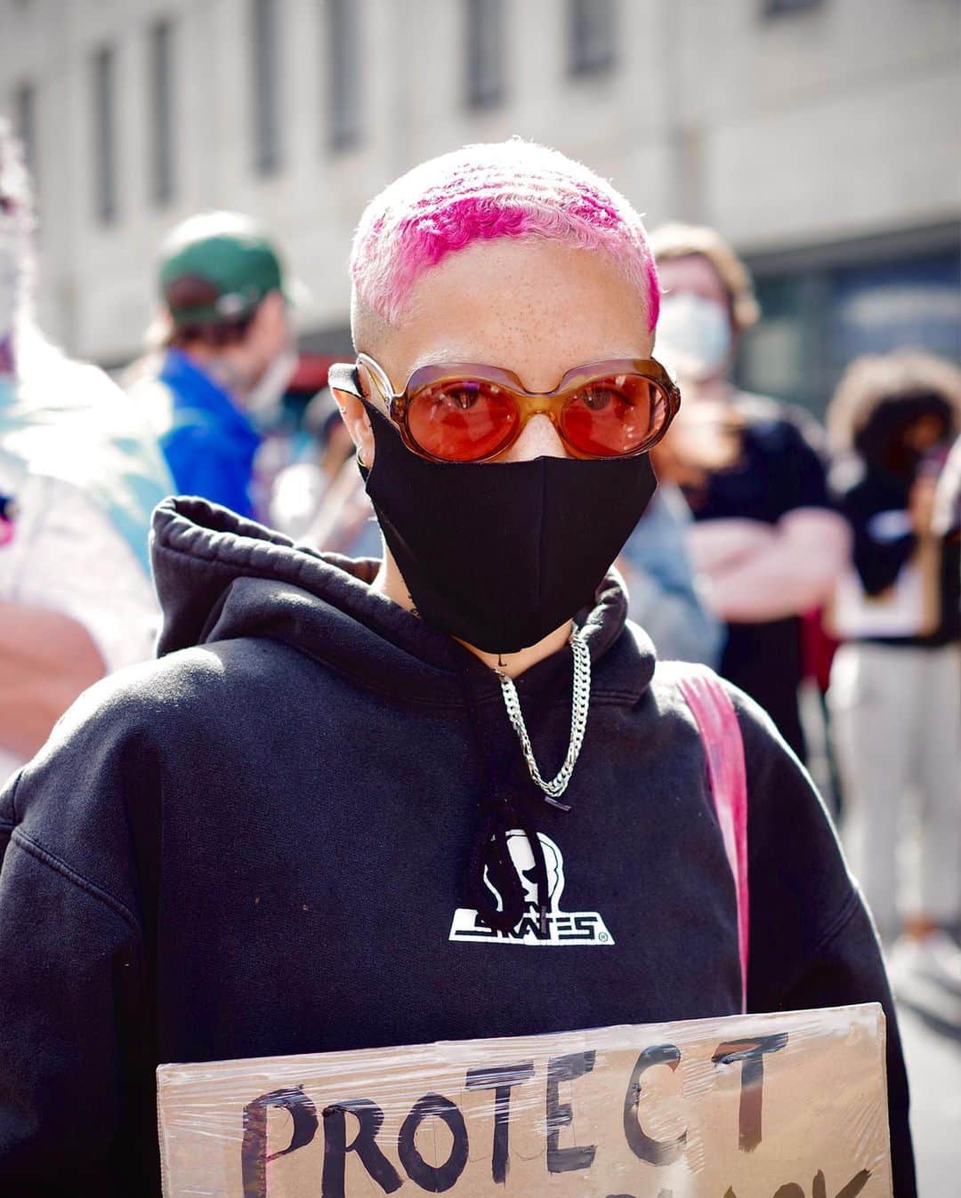 i-Dさんのインスタグラム写真 - (i-DInstagram)「🗣️ BLACK TRANS LIVES MATTER ✊⁣⁣ ⁣⁣ On Saturday thousands of peaceful protesters marched in London to celebrate the Black trans community, as well as to commemorate the Black trans lives around the world lost in an ongoing epidemic of fatal violence.⁣⁣ ⁣⁣ Recent analysis by The Guardian found that in the last five years, hate crime against LGBTQ people in England and Wales had risen a shocking 114%, while LGBTQ charity @stonewalluk found that two in five trans people had experienced a hate crime in the last 12 months.⁣⁣ ⁣.⁣⁣ .⁣⁣ .⁣⁣ Photography @TomIvin⁣⁣ #BlackTransLivesMatter #BlackLivesMatter」6月29日 21時23分 - i_d